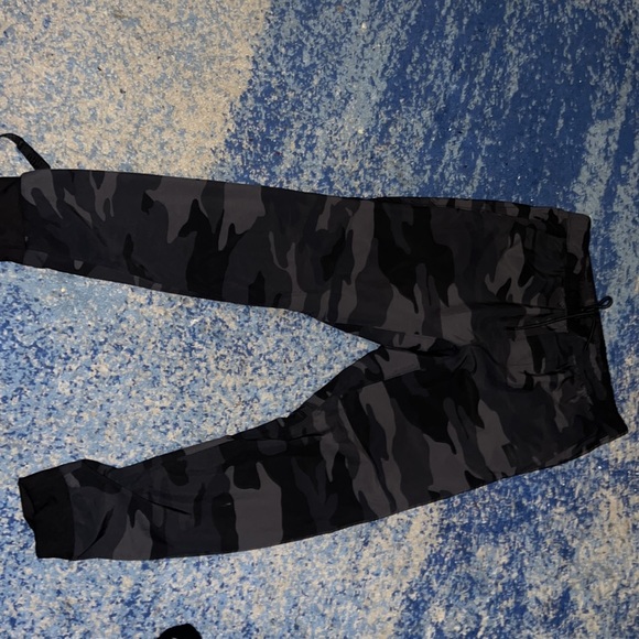 Hollister camouflage sweatpants - Picture 2 of 4